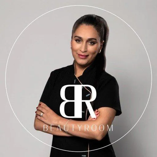 Mariam Ibrahim, PMU-artist på Beauty Rooms Uddevalla